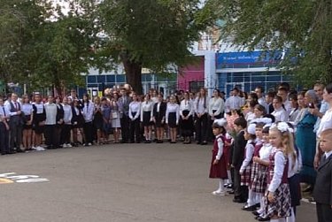 Депутаты Заксобрания пошли в школы